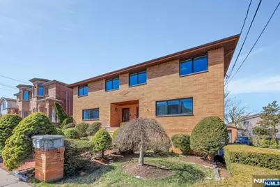 2413 Hammett Avenue, Fort Lee, NJ 07024 - Photo 2