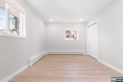 539 Undercliff Avenue 4 #4, Edgewater, NJ 07020 - Photo 12