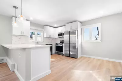 539 Undercliff Avenue 4 #4, Edgewater, NJ 07020 - Photo 6