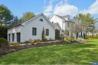 388 Freemans Lane, Franklin Lakes, NJ 07417 - Photo 2