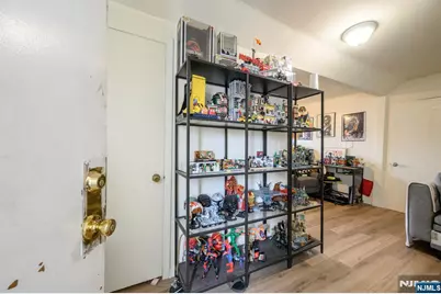 1053 Hunterdon Street, Newark, NJ 07112 - Photo 32