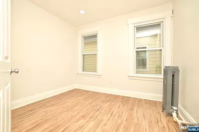 81 Berkeley Avenue, Bloomfield, NJ 07003 - Photo 18