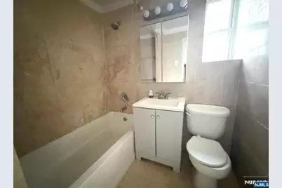 2345 Linwood Avenue 4B #4B, Fort Lee, NJ 07024 - Photo 18