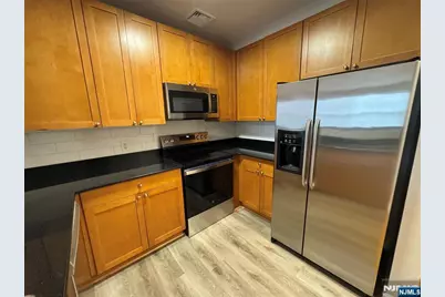 333 Willow Street 202 #202, Teaneck Township, NJ 07666 - Photo 2