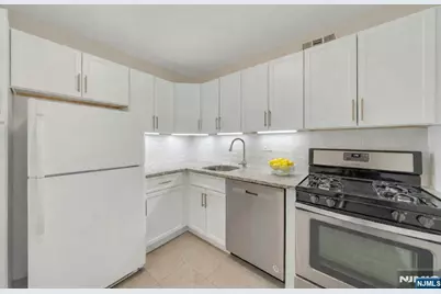 2100 Linwood Avenue 22P #22P, Fort Lee, NJ 07024 - Photo 10