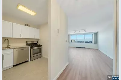 2100 Linwood Avenue 22P #22P, Fort Lee, NJ 07024 - Photo 4