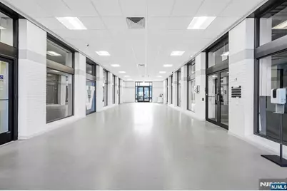 1 Lethbridge Plaza 20 #20, Mahwah, NJ 07430 - Photo 4