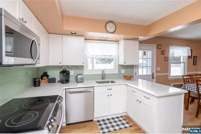 100 Eyland Avenue, Roxbury Township, NJ 07876 - Photo 8