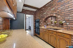 1280 Sussex Rd, Teaneck Township, NJ 07666 - Photo 10