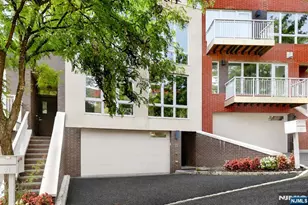 22 Vela Way, Edgewater, NJ 07020 - Photo 2