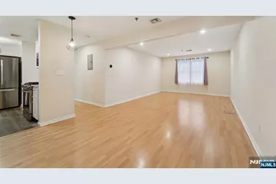65 Fairview Street 3D #3D, Palisades Park, NJ 07650 - Photo 4