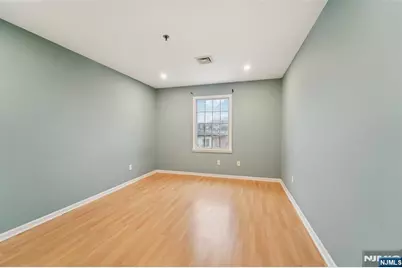 65 Fairview Street 3D #3D, Palisades Park, NJ 07650 - Photo 10