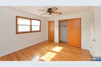 11 Gregory Court, Elmwood Park, NJ 07407 - Photo 4