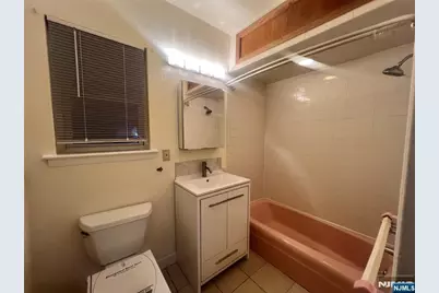 239 Crescent Lane 1 #1, Cliffside Park, NJ 07010 - Photo 8