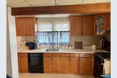 528 Terrace Avenue, Hasbrouck Heights, NJ 07604 - Photo 16