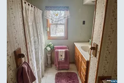 528 Terrace Avenue, Hasbrouck Heights, NJ 07604 - Photo 18