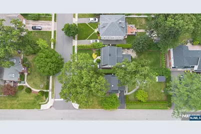 193 Wales Avenue, River Edge, NJ 07661 - Photo 32