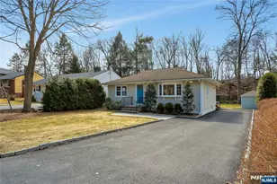 9 Sioux Ave, Oakland, NJ 07436 - Photo 1