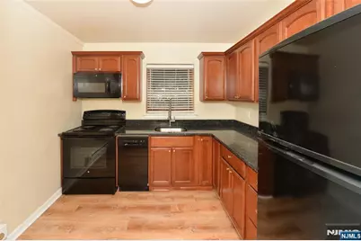 250 Oak E4 #E4, Ridgewood, NJ 07450 - Photo 6