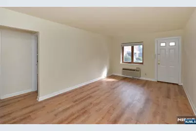 250 Oak E4 #E4, Ridgewood, NJ 07450 - Photo 4