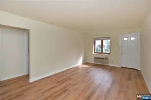 250 Oak E4, Ridgewood, NJ 07450 - Photo 4