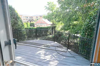 105 Hudson Cove 105 #105, Edgewater, NJ 07020 - Photo 10