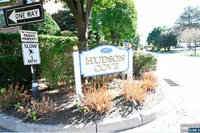 105 Hudson Cove 105 #105, Edgewater, NJ 07020 - Photo 22