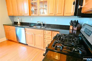 105 Hudson Cove 105, Edgewater, NJ 07020 - Photo 20