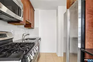 500 Central Ave 1617, Union City, NJ 07087 - Photo 4