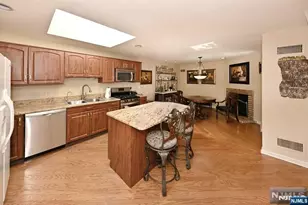 68 Peach Hill Ct, Ramsey, NJ 07446 - Photo 4