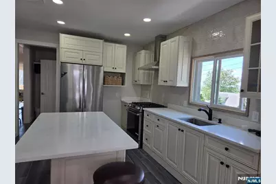 1513 67th Street 2nd Floor #2nd Floor, North Bergen, NJ 07047 - Photo 6