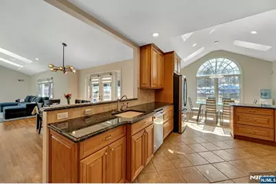 460 New Bridge Road, Bergenfield, NJ 07621 - Photo 18