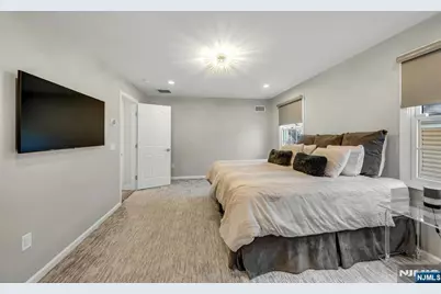 460 New Bridge Road, Bergenfield, NJ 07621 - Photo 30