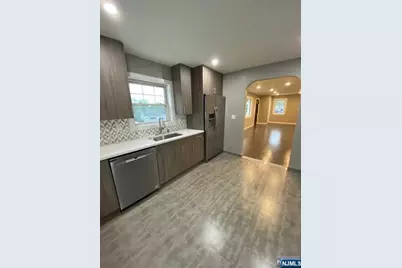 79 E Ridgewood Avenue, Paramus, NJ 07652 - Photo 10