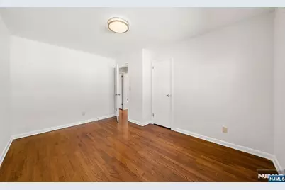 201 Oakdene Place C2 #C2, Cliffside Park, NJ 07010 - Photo 14