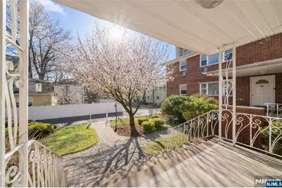 201 Oakdene Place C2 #C2, Cliffside Park, NJ 07010 - Photo 2