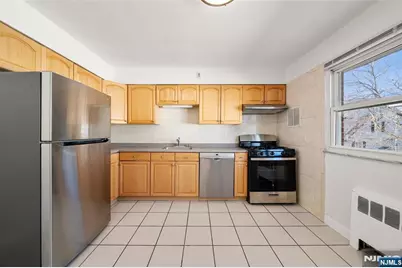 201 Oakdene Place C2 #C2, Cliffside Park, NJ 07010 - Photo 6