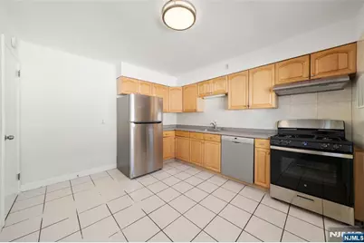 201 Oakdene Place C2 #C2, Cliffside Park, NJ 07010 - Photo 8