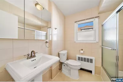 201 Oakdene Place C2 #C2, Cliffside Park, NJ 07010 - Photo 12