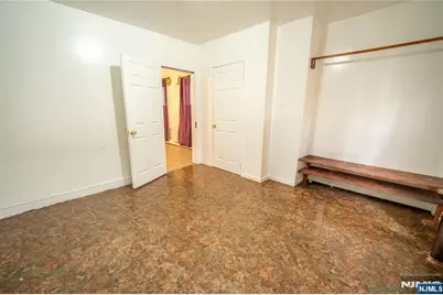 580 Hunterdon Street, Newark, NJ 07108 - Photo 8