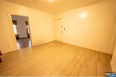 580 Hunterdon Street, Newark, NJ 07108 - Photo 6