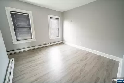 580 Hunterdon Street, Newark, NJ 07108 - Photo 12