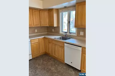 2417 Camner Street B #B, Fort Lee, NJ 07024 - Photo 4