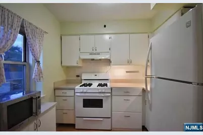 1565 Center Avenue 2F #2F, Fort Lee, NJ 07024 - Photo 6