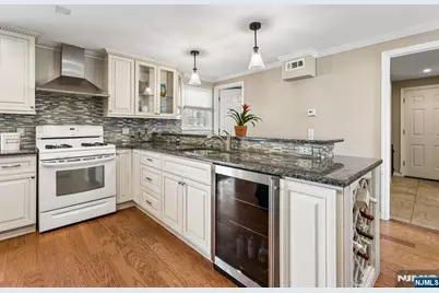 36 Williamsburg Drive, Roseland, NJ 07068 - Photo 6