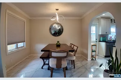 543 Liberty Place, Ridgefield, NJ 07657 - Photo 2