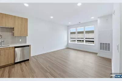 37 Orange Road 302 #302, Montclair, NJ 07042 - Photo 4