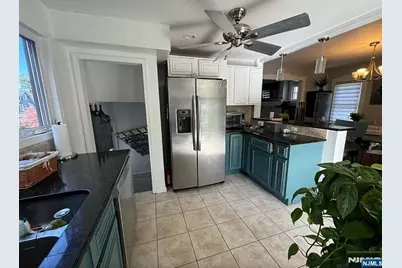 186 Selvage Avenue, Teaneck Township, NJ 07666 - Photo 8