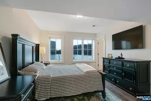 25 Moorings Ln, Edgewater, NJ 07020 - Photo 28