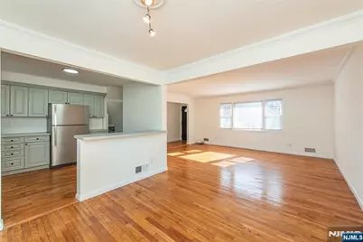 149 Village Circle West, Paramus, NJ 07652 - Photo 8